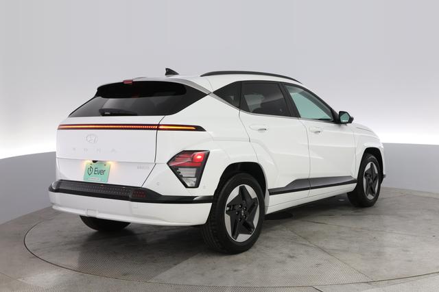 2024 Hyundai Kona Electric — photo 2 of 21