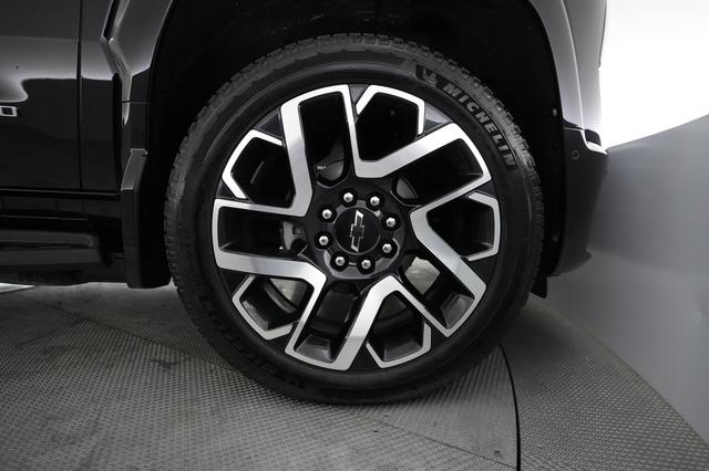 2024 Chevrolet Silverado EV — photo 10 of 16