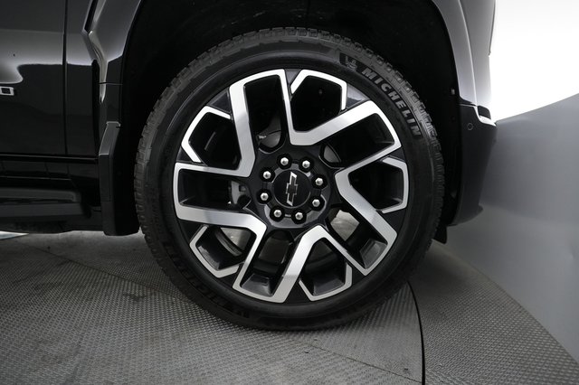 2024 Chevrolet Silverado EV — photo 10 of 16