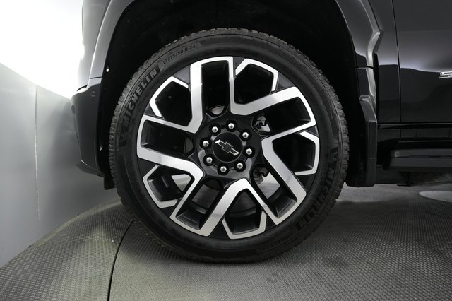 2024 Chevrolet Silverado EV — photo 7 of 16