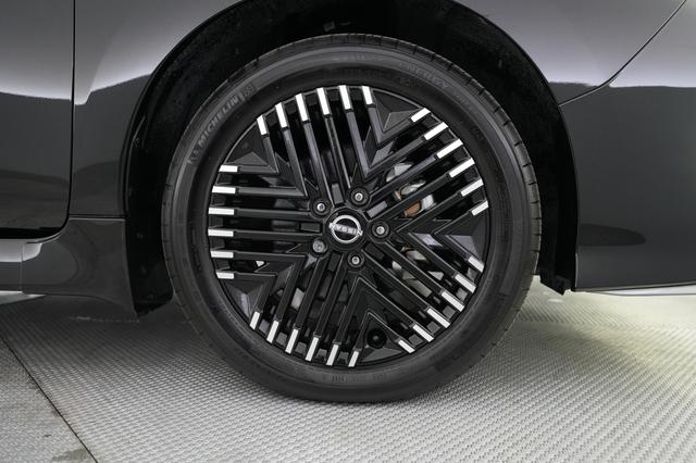 2024 Nissan LEAF — photo 7 of 20