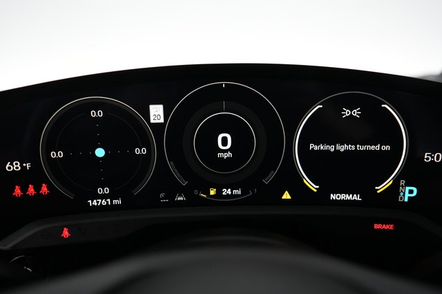 2022 Porsche Taycan — photo 5 of 22