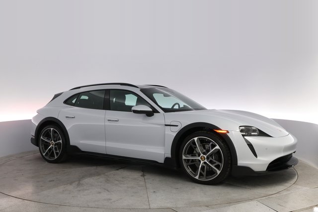 2022 Porsche Taycan — photo 11 of 22