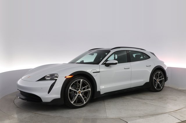 2022 Porsche Taycan — photo 14 of 22