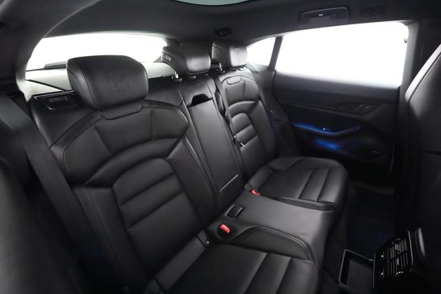 2022 Porsche Taycan — photo 4 of 22