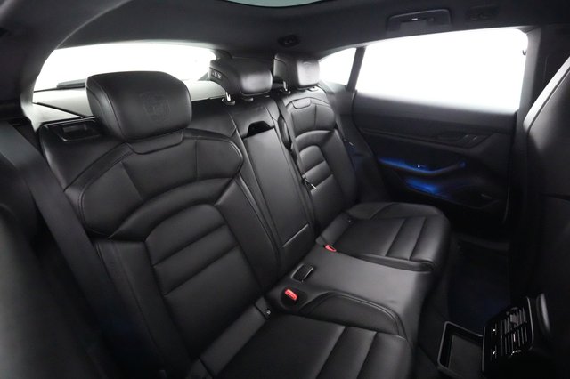 2022 Porsche Taycan — photo 4 of 22