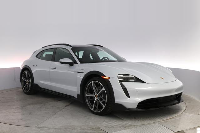 2022 Porsche Taycan — photo 10 of 22