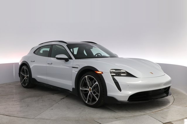 2022 Porsche Taycan — photo 10 of 22