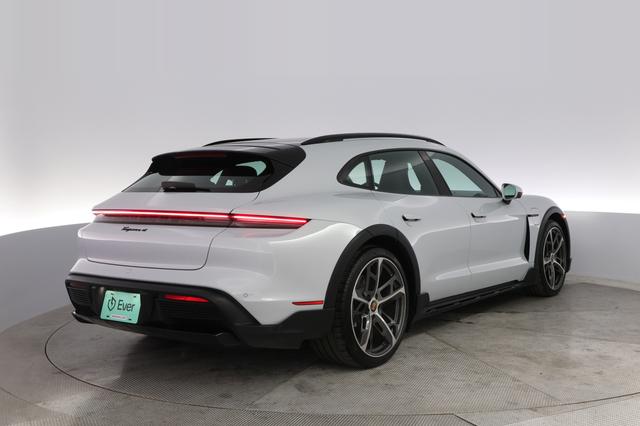 2022 Porsche Taycan — photo 2 of 22