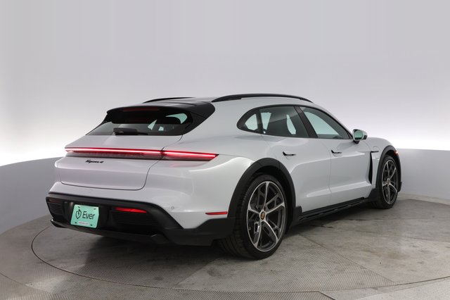 2022 Porsche Taycan — photo 2 of 22