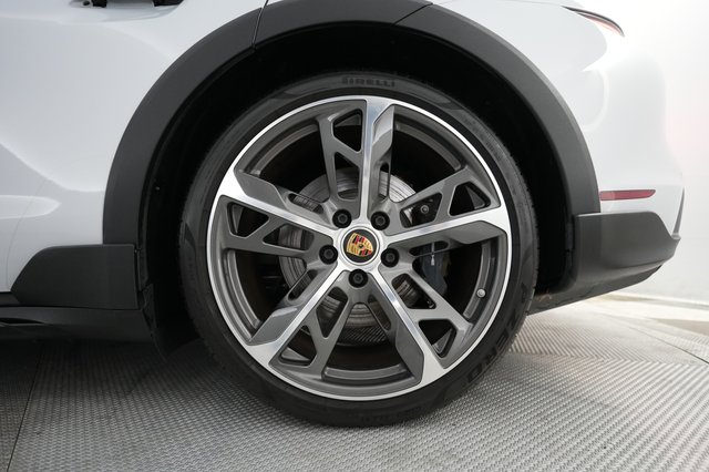 2022 Porsche Taycan — photo 15 of 22