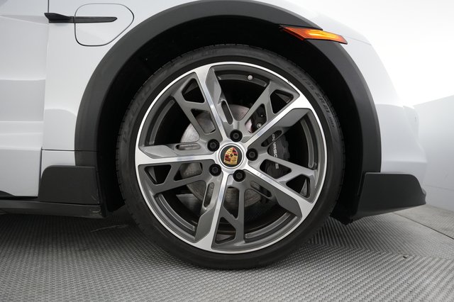 2022 Porsche Taycan — photo 17 of 22