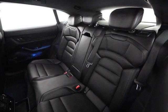 2022 Porsche Taycan — photo 19 of 22