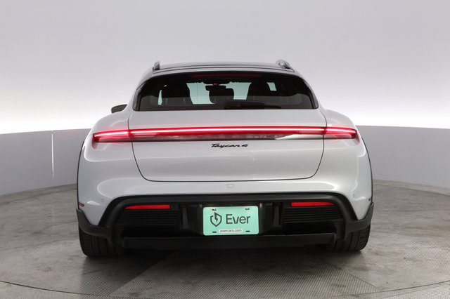 2022 Porsche Taycan — photo 12 of 22
