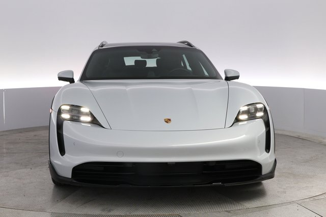 2022 Porsche Taycan — photo 9 of 22