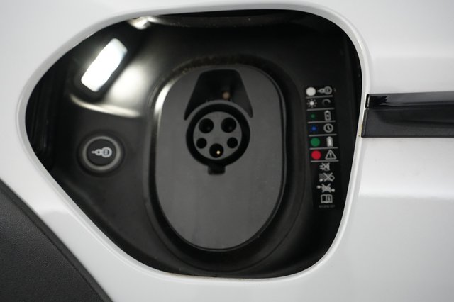 2022 Porsche Taycan — photo 21 of 22