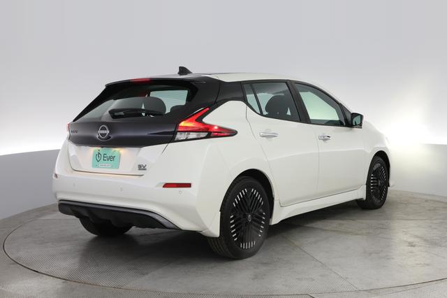 2023 Nissan LEAF — photo 2 of 20