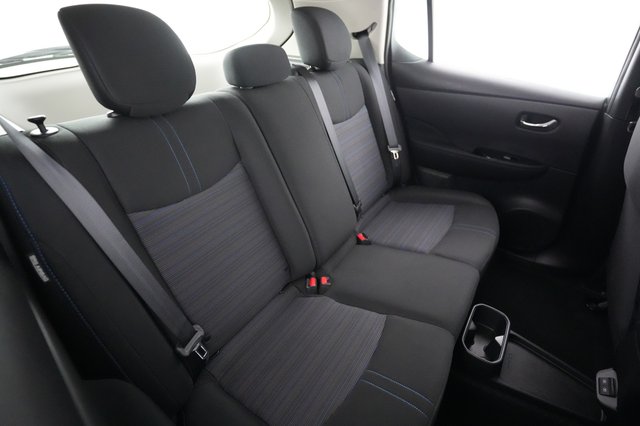 2023 Nissan LEAF — photo 4 of 20
