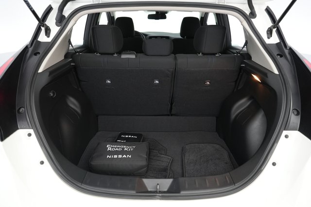 2023 Nissan LEAF — photo 6 of 20