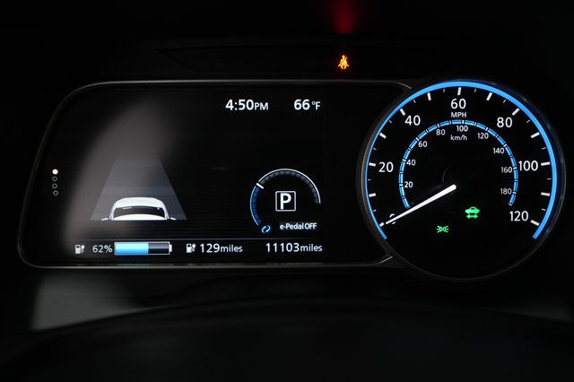 2023 Nissan LEAF — photo 5 of 20