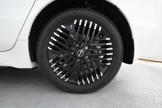 2023 Nissan LEAF — photo 7 of 20