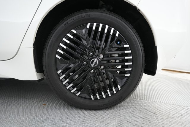 2023 Nissan LEAF — photo 7 of 20