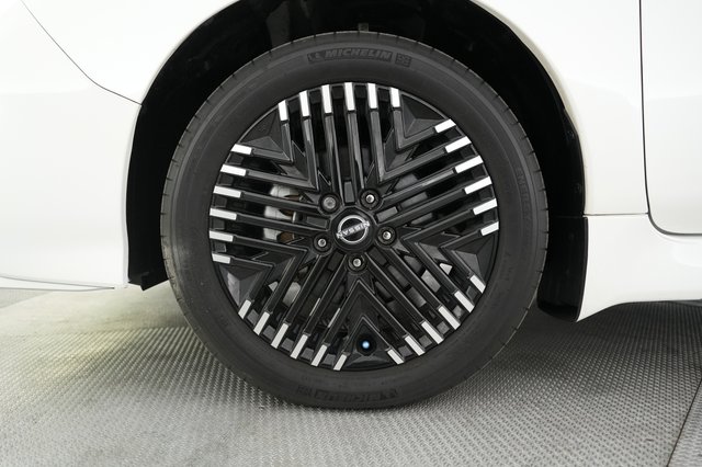 2023 Nissan LEAF — photo 15 of 20