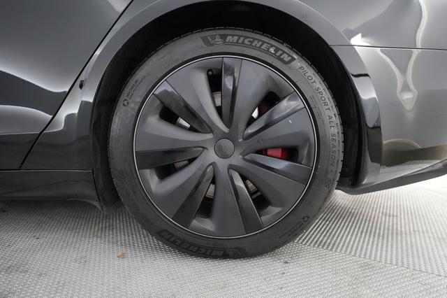 2023 Tesla Model S — photo 7 of 21