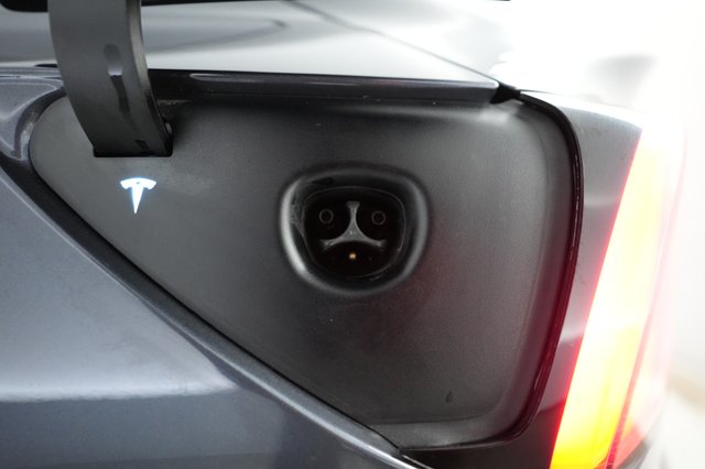 2022 Tesla Model 3 — photo 8 of 21