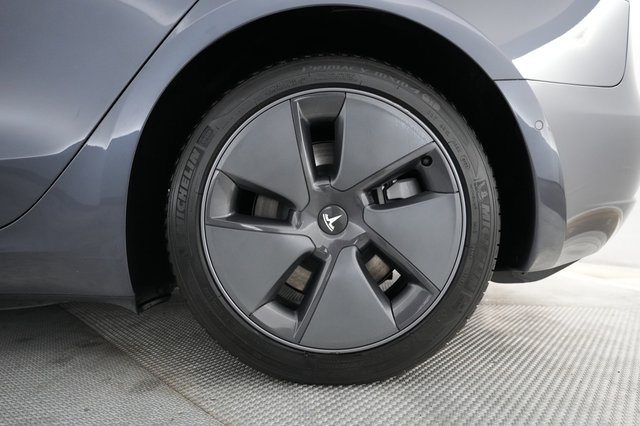 2022 Tesla Model 3 — photo 16 of 21