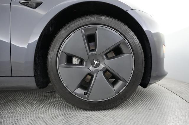 2022 Tesla Model 3 — photo 7 of 21