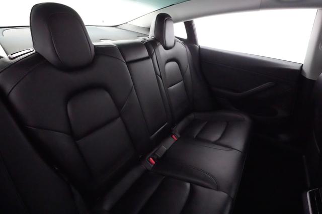2022 Tesla Model 3 — photo 4 of 22