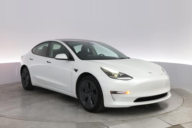 2022 Tesla Model 3 — photo 10 of 22