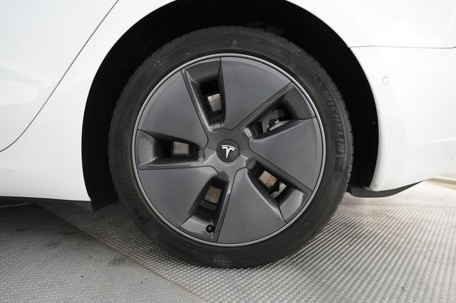 2022 Tesla Model 3 — photo 7 of 22