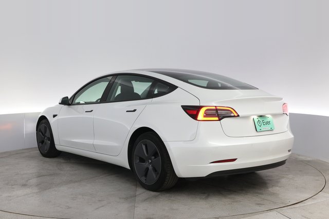 2022 Tesla Model 3 — photo 13 of 22
