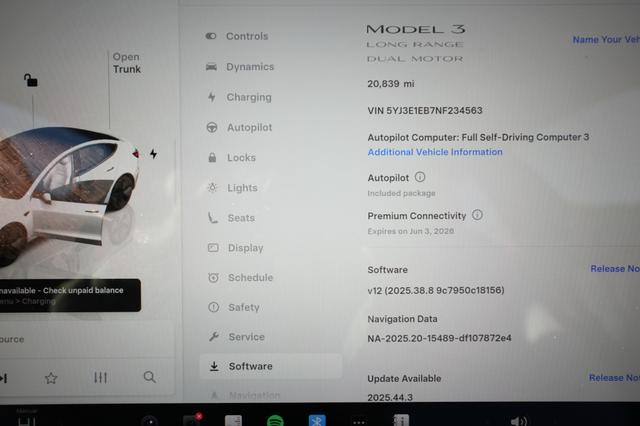 2022 Tesla Model 3 — photo 5 of 21