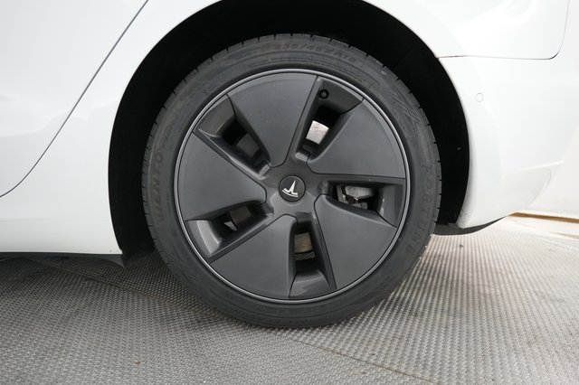 2022 Tesla Model 3 — photo 7 of 21