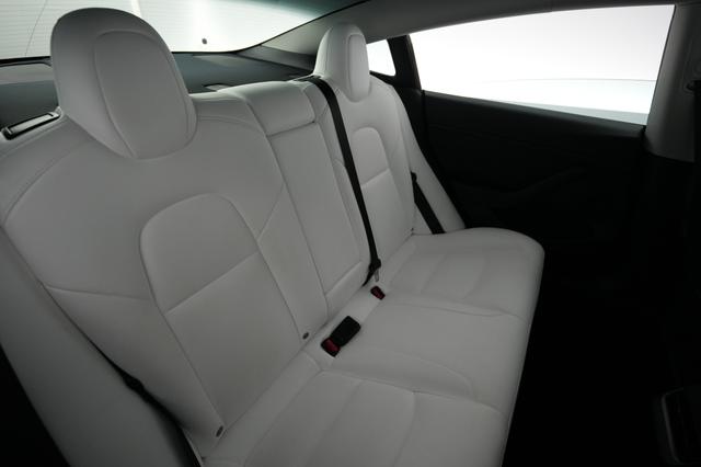 2022 Tesla Model 3 — photo 4 of 21