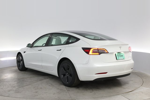 2022 Tesla Model 3 — photo 13 of 21