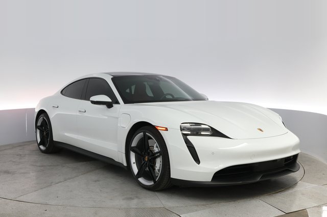 2021 Porsche Taycan — photo 10 of 20