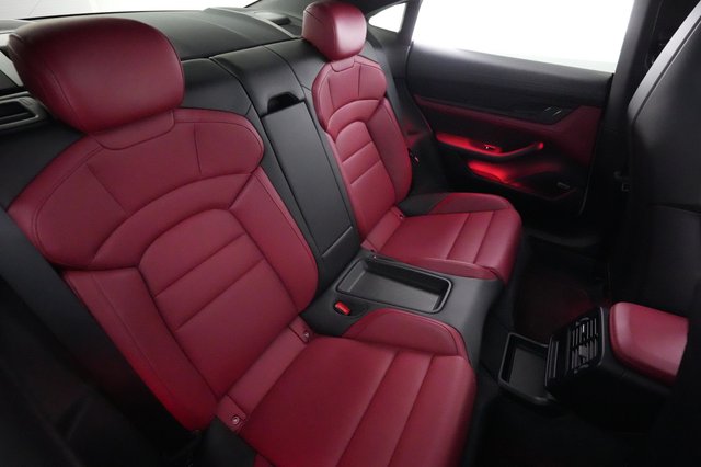 2021 Porsche Taycan — photo 4 of 20