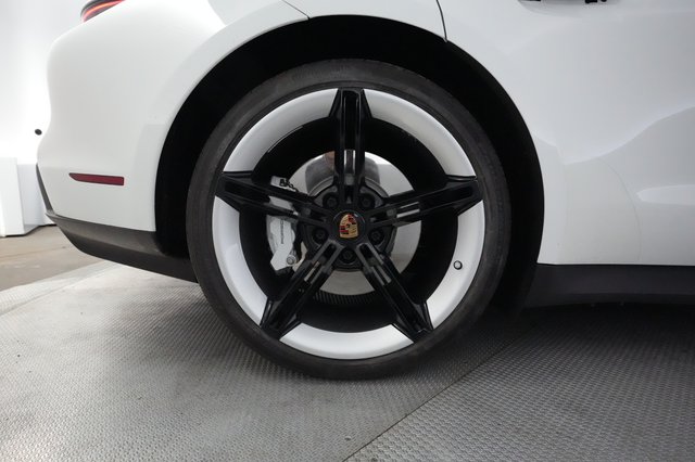 2021 Porsche Taycan — photo 15 of 20