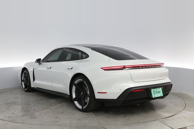 2021 Porsche Taycan — photo 13 of 20