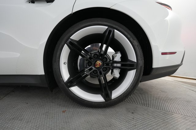 2021 Porsche Taycan — photo 17 of 20