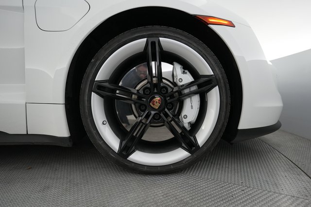 2021 Porsche Taycan — photo 16 of 20
