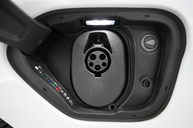 2021 Porsche Taycan — photo 8 of 20