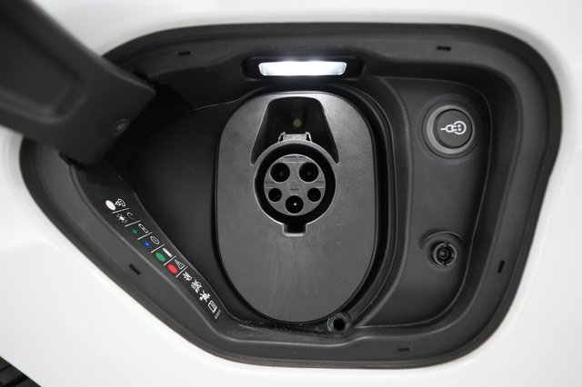 2021 Porsche Taycan — photo 8 of 20