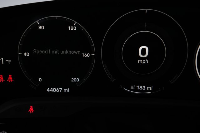 2021 Porsche Taycan — photo 5 of 20
