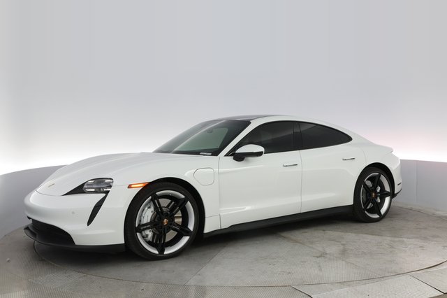 2021 Porsche Taycan — photo 14 of 20