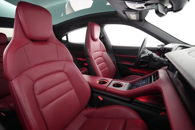 2021 Porsche Taycan — photo 18 of 20